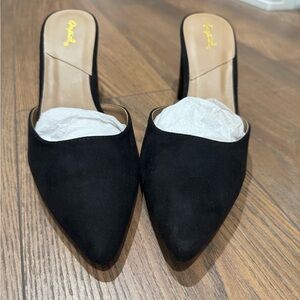 Qupid Black Point with Tortoise Shell Block Heel